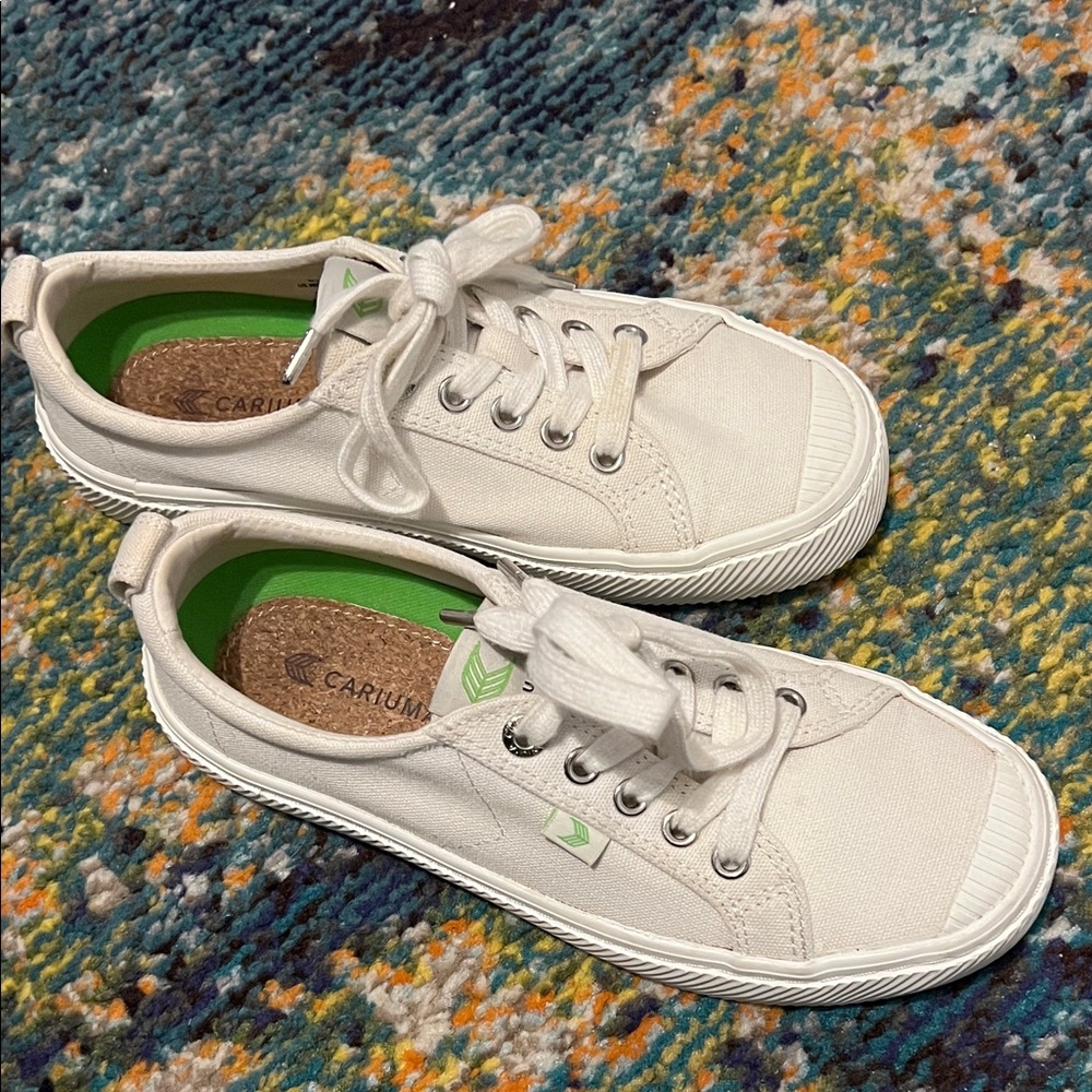 Cariuma White Canvas Sneakers with Green Accents